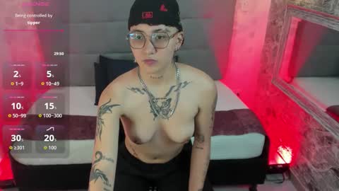Snapshot of emahills__axelrose chatting on 10-17-25, 02:15 emahills__axelrose online show from 10-17-25, 02:15