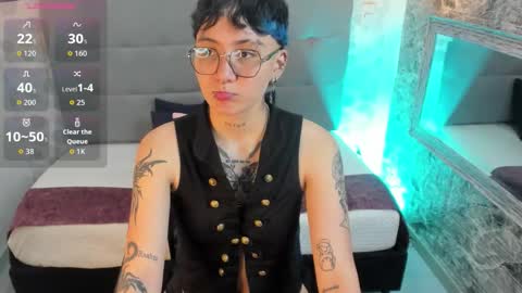 Snapshot of emahills__axelrose chatting on 10-20-25, 02:12 emahills__axelrose online show from 10-20-25, 02:12