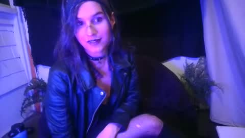 Snapshot of embers_of_eternity chatting on 12-13-24, 07:47 Ellie online show from 12-13-24, 07:47