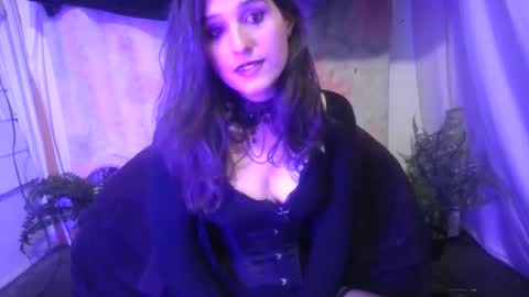 Snapshot of embers_of_eternity chatting on 01-18-25, 02:03 Ellie online show from 01-18-25, 02:03