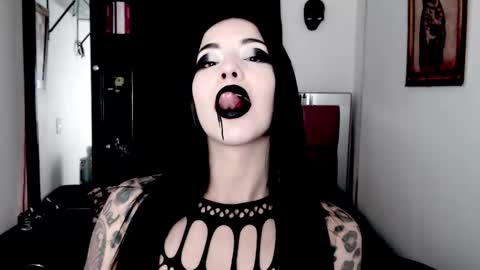 Emerald Black online show from 12-18-25, 06:41