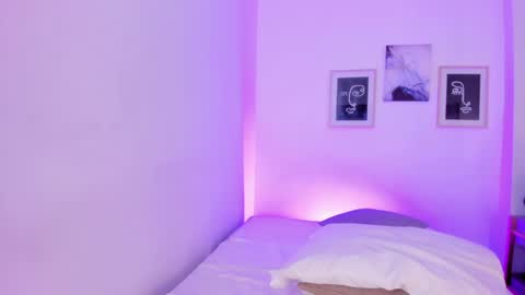 Snapshot of emelie_89 chatting on 01-07-25, 02:51 emelie_89 online show from 01-07-25, 02:51