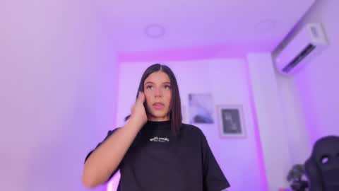 Snapshot of emelie_89 chatting on 02-03-25, 01:30 emelie_89 online show from 02-03-25, 01:30