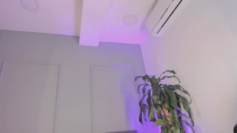 emelie_89 online show from 10-28-25, 09:35