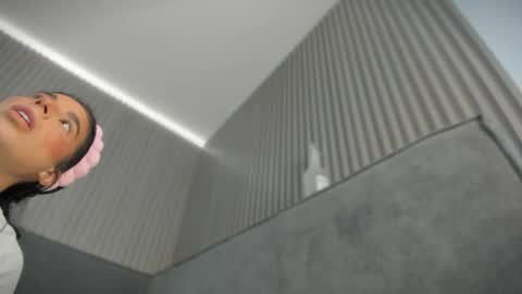 emelie_89 online show from 04-24-26, 11:34