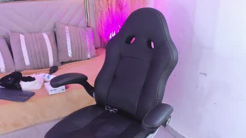 Emily  online show from 12-12-24, 08:47