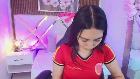 Snapshot of emelie_ch_ chatting on 07-04-26, 12:17 Emily online show from 07-04-26, 12:17