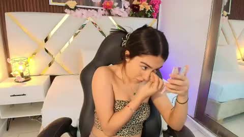 Snapshot of emelie_ch_ chatting on 07-29-26, 07:06 Emily online show from 07-29-26, 07:06