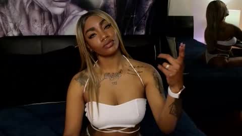 Snapshot of emely_brandon_ chatting on 11-11-25, 04:56 anyelii online show from 11-11-25, 04:56