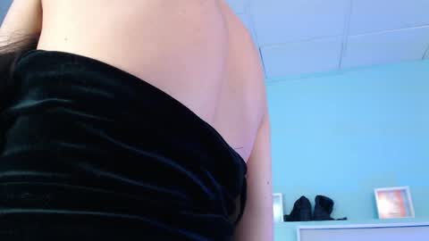 Snapshot of emerald_gh chatting on 05-17-26, 02:42 Danna online show from 05-17-26, 02:42
