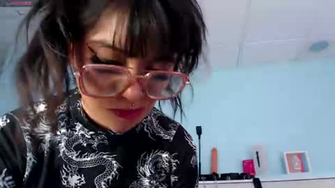 Snapshot of emerald_gh chatting on 07-20-26, 03:43 Danna online show from 07-20-26, 03:43