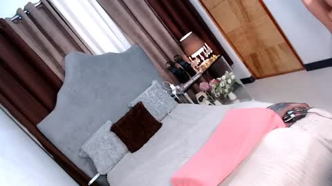 Snapshot of emerald_samara chatting on 01-16-25, 05:12 Samara online show from 01-16-25, 05:12