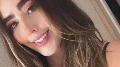 Snapshot of emi_royse chatting on 03-01-25, 05:38 emi_royse online show from 03-01-25, 05:38