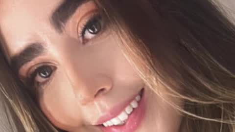 Snapshot of emi_royse chatting on 11-18-25, 08:57 emi_royse online show from 11-18-25, 08:57