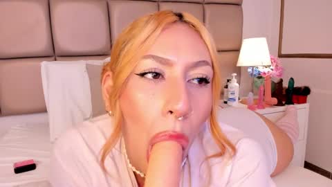 EMILY ROBERTS online show from 01-11-25, 10:07
