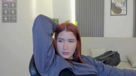 Snapshot of emiilycutex_ chatting on 12-28-24, 01:17 online show from 12-28-24, 01:17