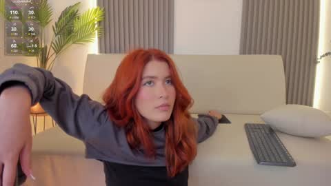 Snapshot of emiilycutex_ chatting on 12-28-24, 04:20 online show from 12-28-24, 04:20