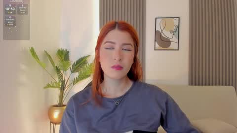 Snapshot of emiilycutex_ chatting on 01-13-25, 12:02 online show from 01-13-25, 12:02