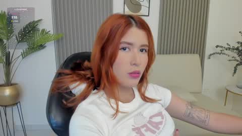 Snapshot of emiilycutex_ chatting on 01-17-25, 12:10 online show from 01-17-25, 12:10