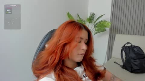 Snapshot of emiilycutex_ chatting on 01-23-25, 12:09 online show from 01-23-25, 12:09
