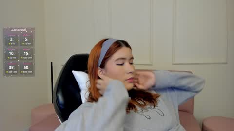 Snapshot of emiilycutex_ chatting on 02-03-25, 12:14 online show from 02-03-25, 12:14
