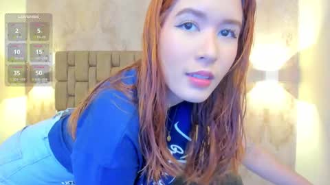 Snapshot of emiilycutex_ chatting on 02-10-25, 12:18 online show from 02-10-25, 12:18