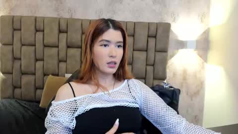 Snapshot of emiilycutex_ chatting on 02-14-25, 12:14 online show from 02-14-25, 12:14