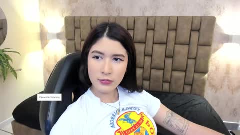 Snapshot of emiilycutex_ chatting on 02-22-25, 12:19 online show from 02-22-25, 12:19
