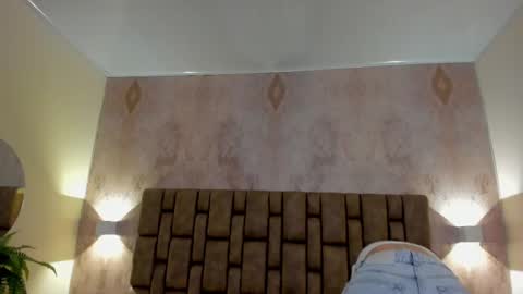 Snapshot of emiilycutex_ chatting on 03-01-25, 12:23 online show from 03-01-25, 12:23
