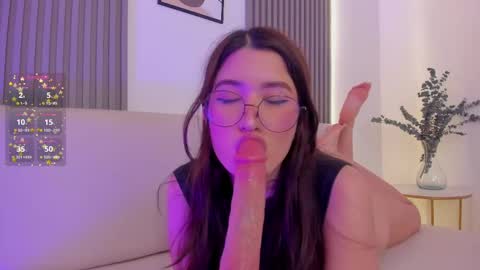 Snapshot of emiilycutex_ chatting on 03-03-25, 03:20 online show from 03-03-25, 03:20