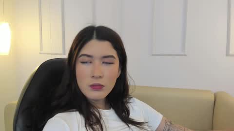 Snapshot of emiilycutex_ chatting on 03-10-25, 12:15 online show from 03-10-25, 12:15
