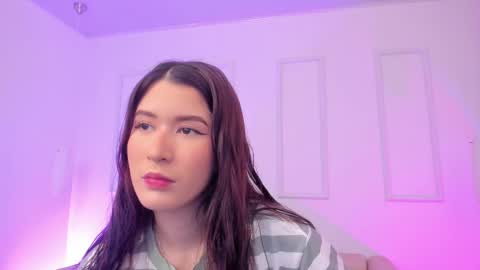 Snapshot of emiilycutex_ chatting on 03-11-25, 12:28 online show from 03-11-25, 12:28