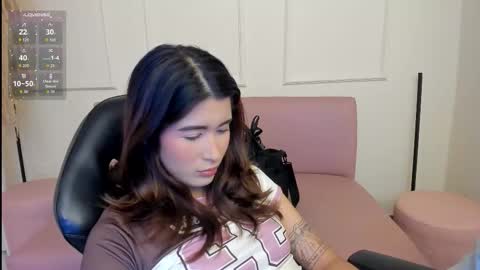Snapshot of emiilycutex_ chatting on 09-12-25, 12:16 online show from 09-12-25, 12:16