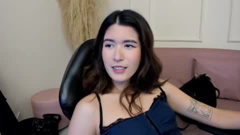 Snapshot of emiilycutex_ chatting on 10-03-25, 12:13 online show from 10-03-25, 12:13