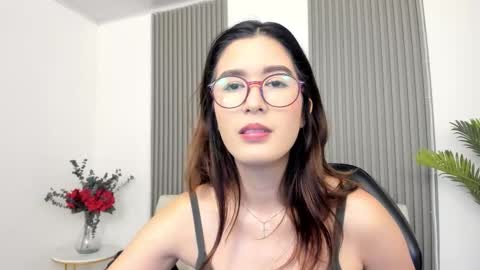 Snapshot of emiilycutex_ chatting on 10-08-25, 12:14 online show from 10-08-25, 12:14