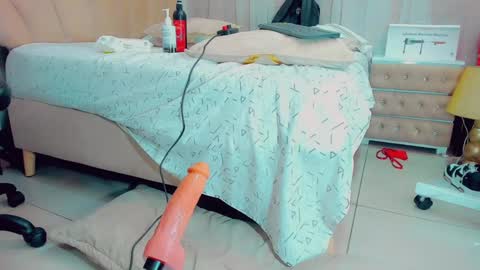 EmillySaenz online show from 12-02-24, 11:40