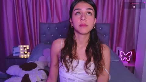 Snapshot of emiiscoot_1 chatting on 11-06-25, 09:26 Emily online show from 11-06-25, 09:26