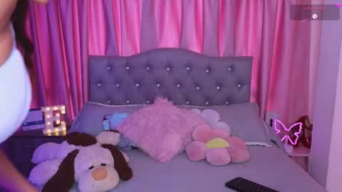 Snapshot of emiiscoot_1 chatting on 11-08-25, 02:39 Emily online show from 11-08-25, 02:39