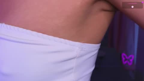 Snapshot of emiiscoot_1 chatting on 11-11-25, 09:26 Emily online show from 11-11-25, 09:26