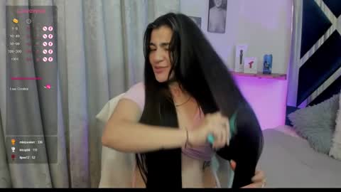 Snapshot of emilayton_ chatting on 02-09-25, 10:20 emilayton_ online show from 02-09-25, 10:20
