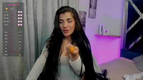 Snapshot of emilayton_ chatting on 02-19-25, 04:55 emilayton_ online show from 02-19-25, 04:55