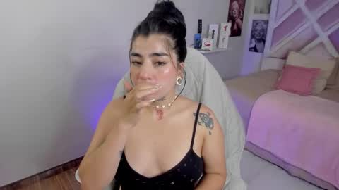 Snapshot of emilayton_ chatting on 09-11-25, 07:14 emilayton_ online show from 09-11-25, 07:14