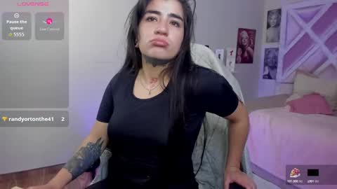 Snapshot of emilayton_ chatting on 09-15-25, 08:20 emilayton_ online show from 09-15-25, 08:20