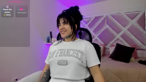 Snapshot of emilayton_ chatting on 10-14-25, 07:14 emilayton_ online show from 10-14-25, 07:14