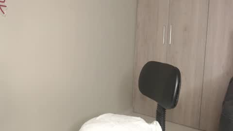 emile_239 online show from 10-02-25, 02:18