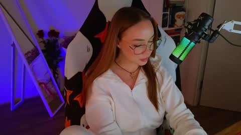 Snapshot of emili1_bc chatting on 03-11-25, 12:17 Emili online show from 03-11-25, 12:17