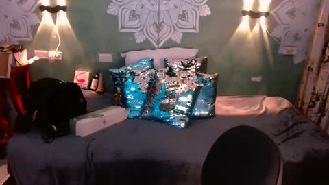 Emili roux online show from 02-07-25, 08:42