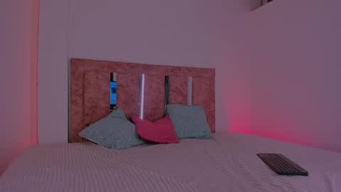 emili_williams10 online show from 04-23-26, 02:46