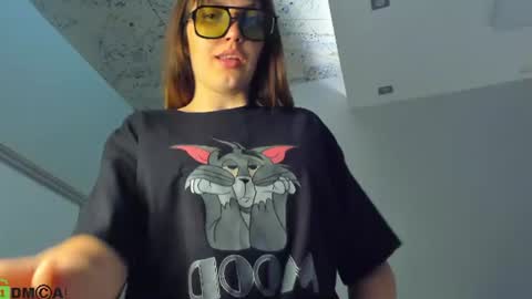 Emilia online show from 06-18-26, 01:17