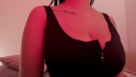 Snapshot of emilia_ghendle chatting on 12-22-24, 02:06 Emilia Big Boobs online show from 12-22-24, 02:06